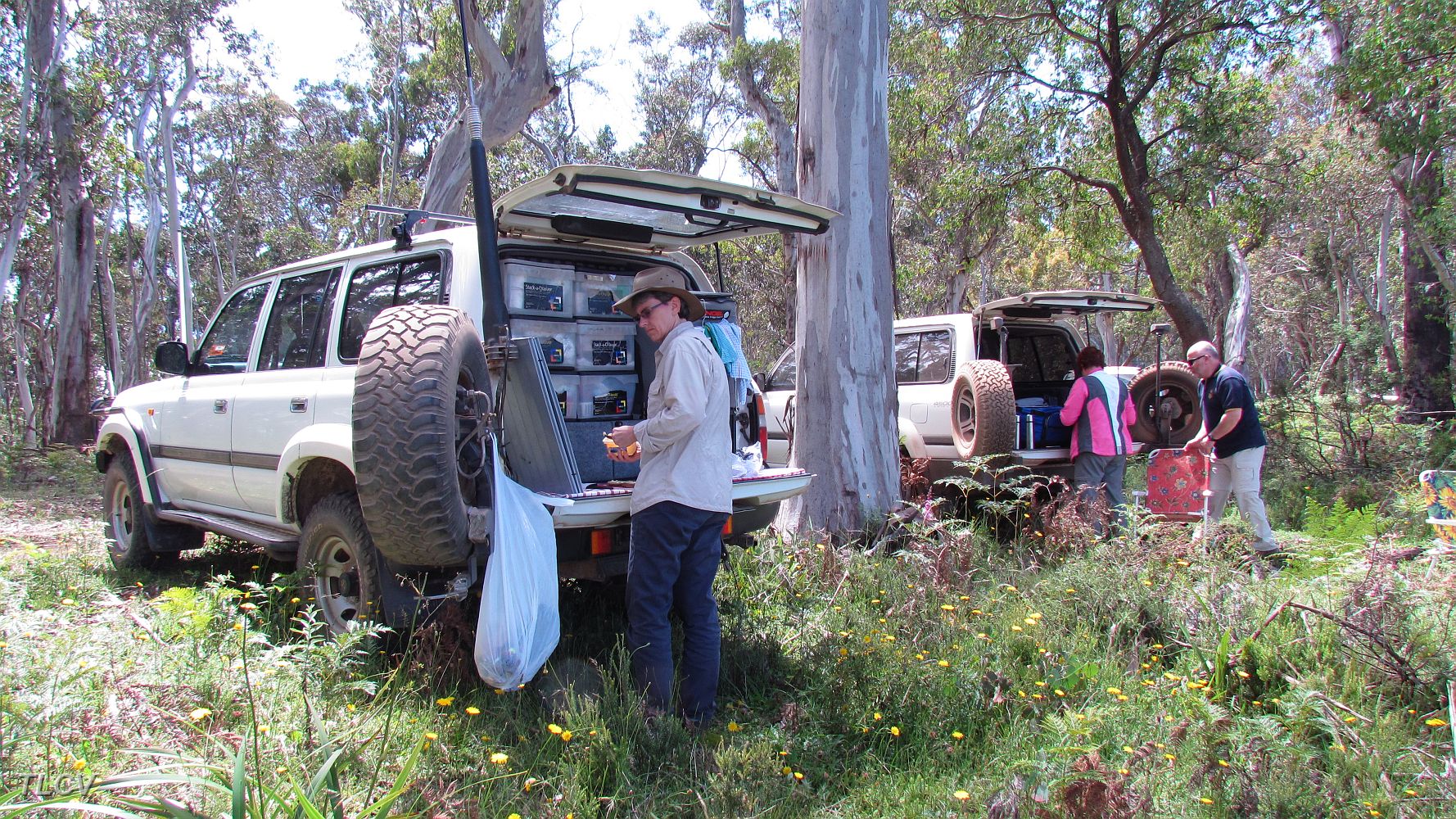 25-Heidi, Pam & Gerry prepare lunch on Lees Track.JPG